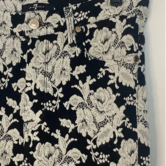 7 for all Mankind Black & White Floral Stretch Jean Leggings - Picture 7 of 13